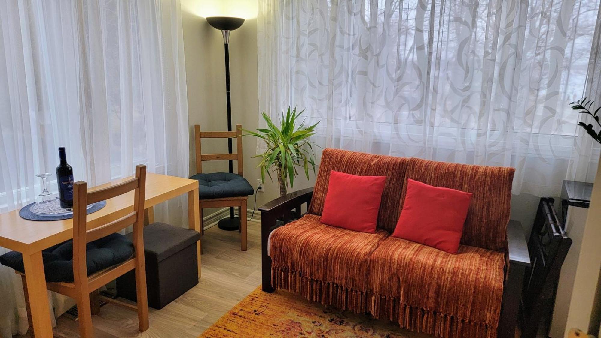 Kokomo Inn Bed And Breakfast Ottawa-Gatineau'S Only Tropical Riverfront B&B On The National Capital Cycling Pathway Route Verte #1 - For Adults Only - Chambre D'Hotes Tropical Aux Berges Des Outaouais Bnb #17542O Habitación foto