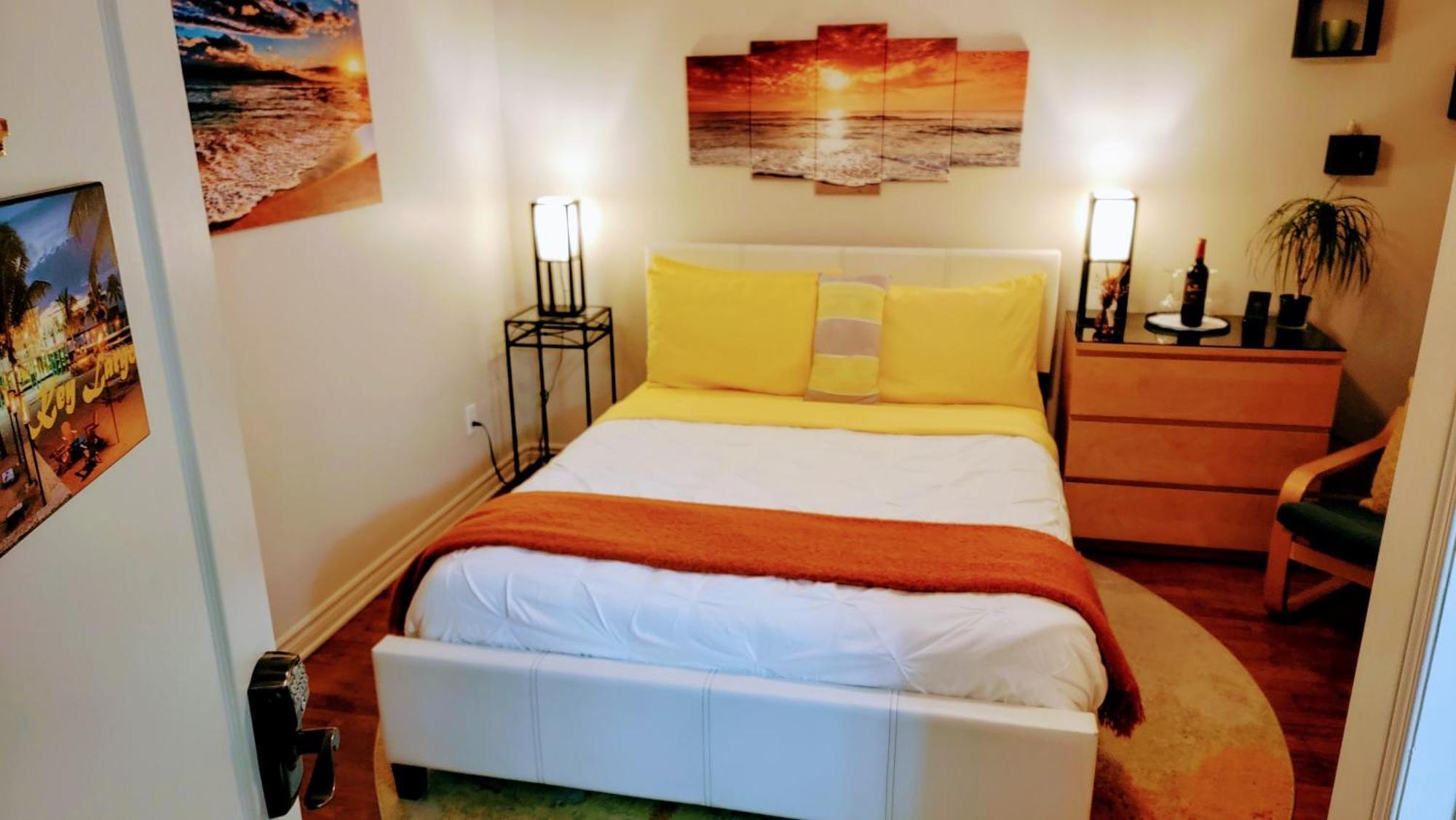 Kokomo Inn Bed And Breakfast Ottawa-Gatineau'S Only Tropical Riverfront B&B On The National Capital Cycling Pathway Route Verte #1 - For Adults Only - Chambre D'Hotes Tropical Aux Berges Des Outaouais Bnb #17542O Habitación foto