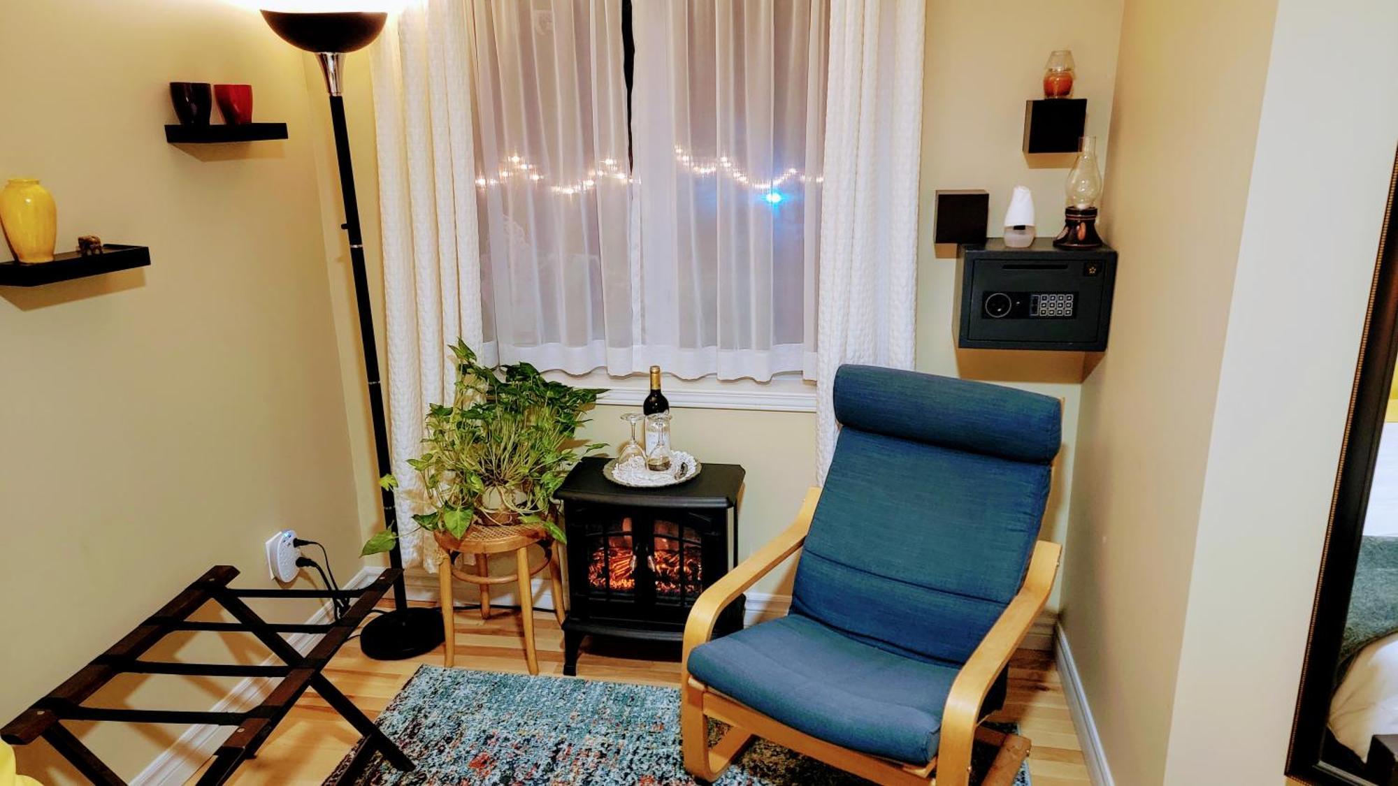 Kokomo Inn Bed And Breakfast Ottawa-Gatineau'S Only Tropical Riverfront B&B On The National Capital Cycling Pathway Route Verte #1 - For Adults Only - Chambre D'Hotes Tropical Aux Berges Des Outaouais Bnb #17542O Habitación foto