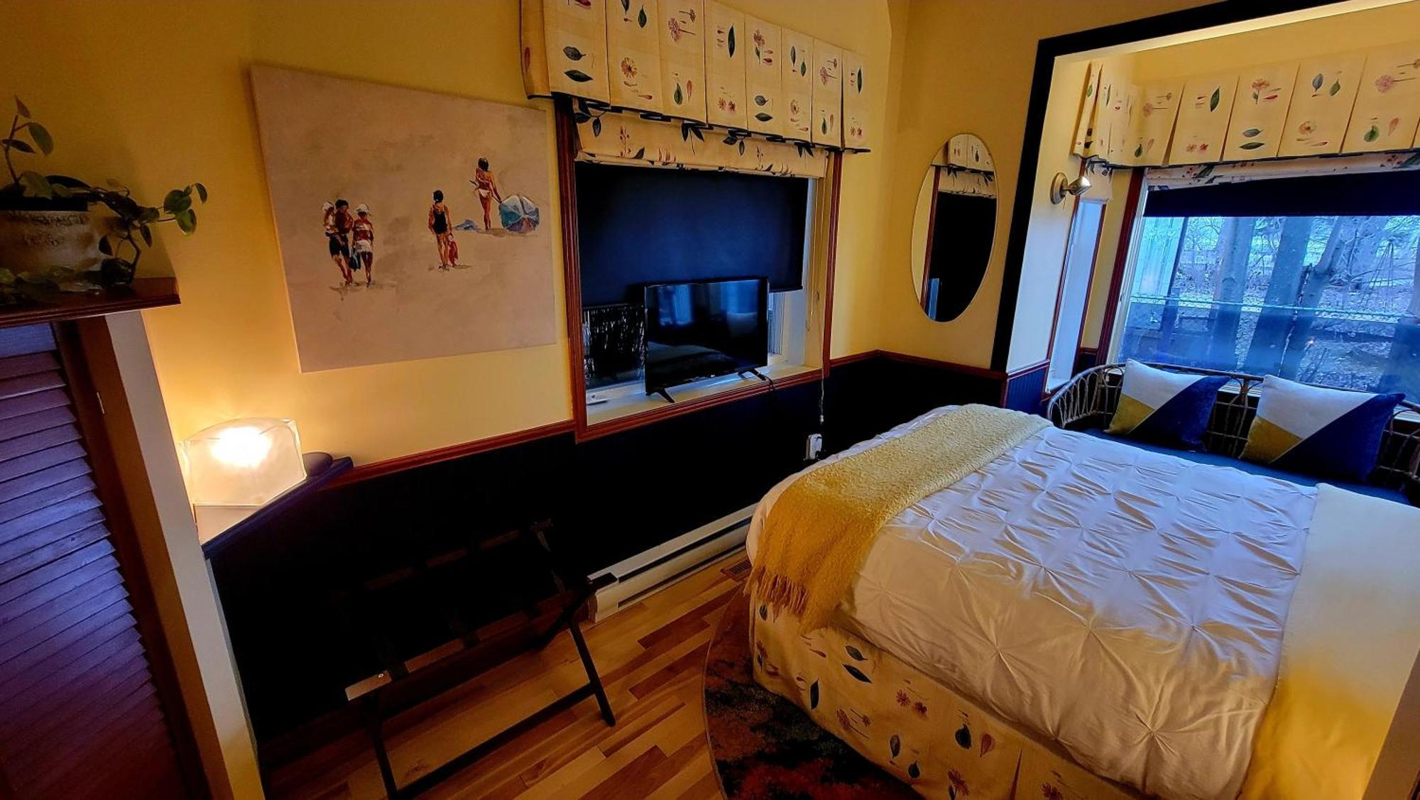 Kokomo Inn Bed And Breakfast Ottawa-Gatineau'S Only Tropical Riverfront B&B On The National Capital Cycling Pathway Route Verte #1 - For Adults Only - Chambre D'Hotes Tropical Aux Berges Des Outaouais Bnb #17542O Habitación foto